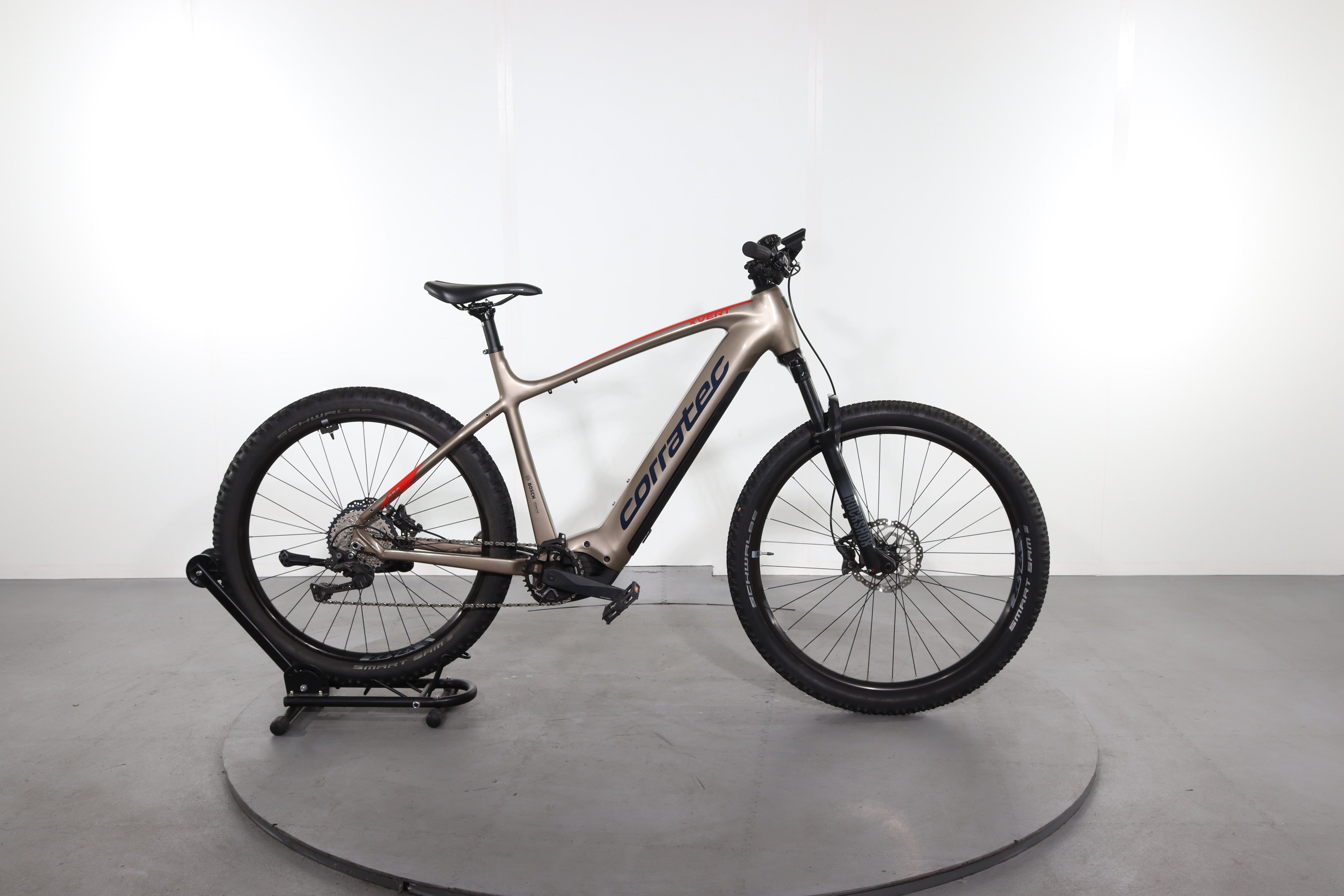 VTT électrique semi rigide G-ONE BLACK HILL HT1 750 Wh Gris/Chrome VTT électrique semi rigide G-ONE BLACK HILL HT1 750 Wh Gris/Chrome